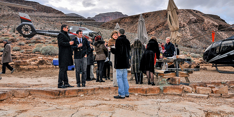 Reward your tradeshow or convention team with a scenic night flight over Las Vegas Strip or champagne in the Grand Canyon